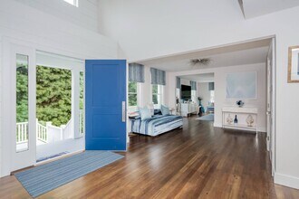 48 Woodthrush Ln in Water Mill, NY - Building Photo - Building Photo