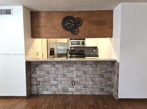 10421 SW 157th Pl, Unit 104 in Miami, FL - Building Photo - Building Photo