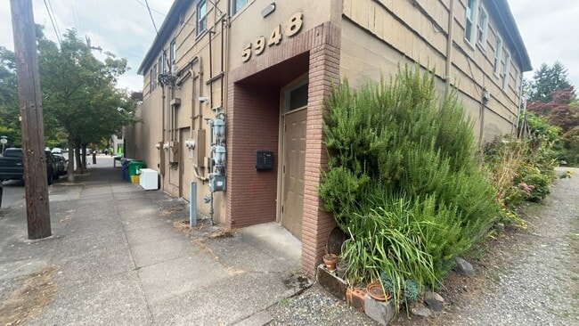 5944-5948 NE 30th Ave