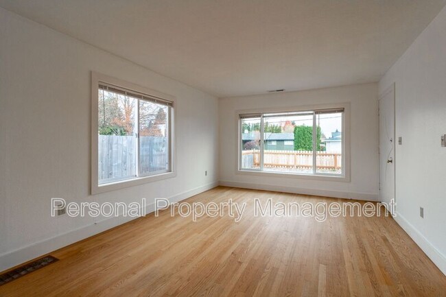 8006 NW 9th Ave in Vancouver, WA - Foto de edificio - Building Photo