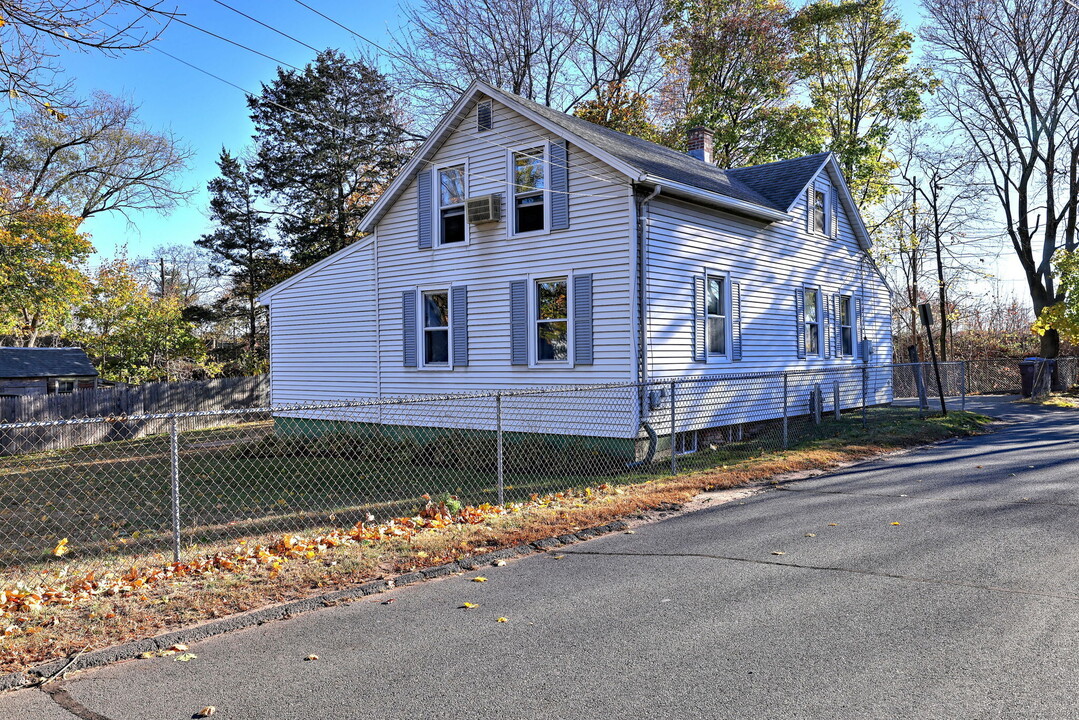 36 Holmes Ave in New Britain, CT - Building Photo