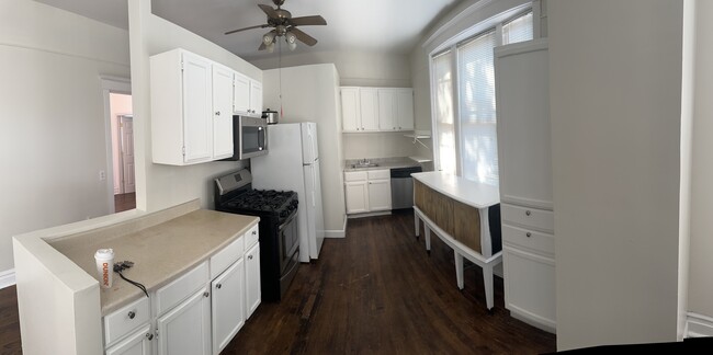 3706 W Roscoe St, Unit 1E in Chicago, IL - Building Photo - Building Photo