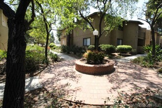 10232 Black Mountain Rd in San Diego, CA - Foto de edificio - Building Photo