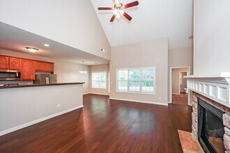 23 Bedford Park Dr in Newnan, GA - Foto de edificio - Building Photo
