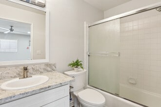 Champlin Properties in Los Angeles, CA - Foto de edificio - Building Photo