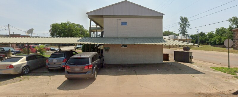 125 Henderson St in Gilmer, TX - Building Photo