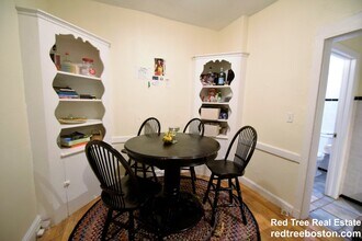 60 Egmont St, Unit 1 in Brookline, MA - Foto de edificio - Building Photo