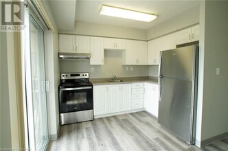 593 Strasburg Rd in Kitchener, ON - Building Photo - Building Photo