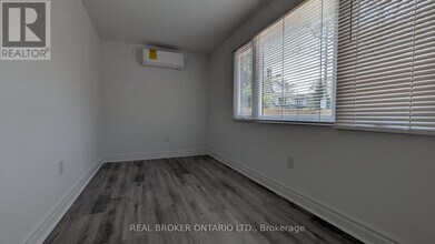 1150 Woodbine Ave in Toronto, ON - Building Photo - Building Photo