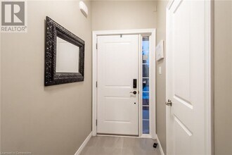 31 Dunrobin Ln in Grimsby, ON - Building Photo - Building Photo