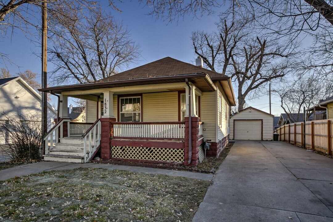 1832 S 27th St in Lincoln, NE - Building Photo