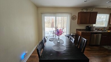 220 Mulberry Ln in Elk Grove Village, IL - Building Photo - Building Photo