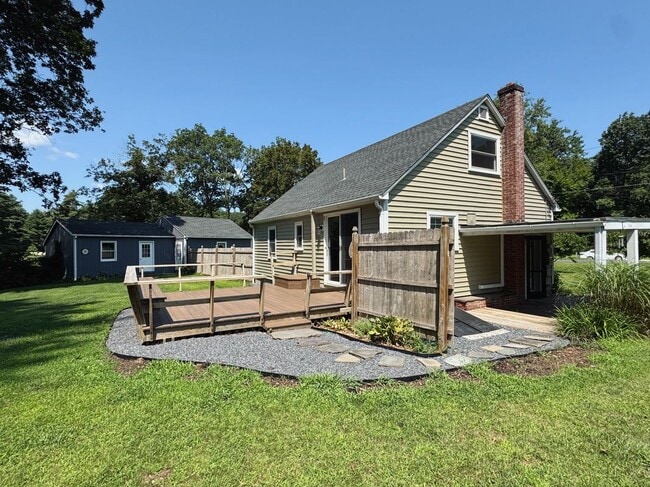 11 Raymond Ave in Canaan, CT - Building Photo - Building Photo