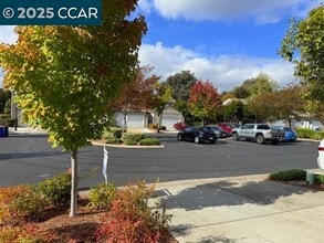 10 Tarn Ct in Hercules, CA - Building Photo - Building Photo