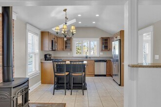 2 Bellevue Ave in Wakefield, MA - Foto de edificio - Building Photo