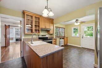 49 Parkway Dr in Stratford, CT - Building Photo - Building Photo