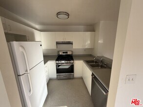 326 S Manhattan Pl in Los Angeles, CA - Building Photo - Building Photo