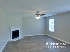 1141 Browntop St in Crowley, TX - Foto de edificio - Building Photo