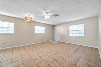 6632 Hickorywood Ln in New Port Richey, FL - Foto de edificio - Building Photo