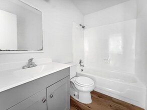 4289 Lac Saint Pierre Dr, Unit 202 in Harvey, LA - Foto de edificio - Building Photo