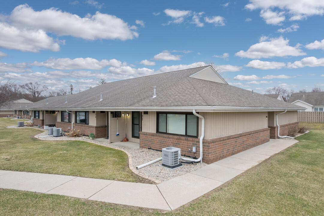 Luther Crest in Toledo, OH - Building Photo