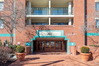 Colecroft Station Condominiums in Alexandria, VA - Building Photo - Building Photo