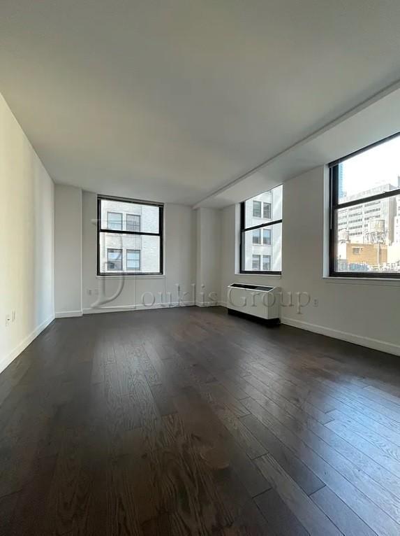 100 Maiden Ln in Manhattan, NY - Building Photo - Building Photo