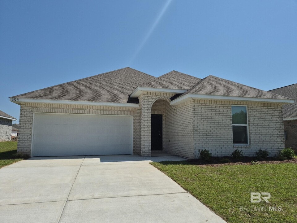 19293 E Ridge Dr in Foley, AL - Building Photo