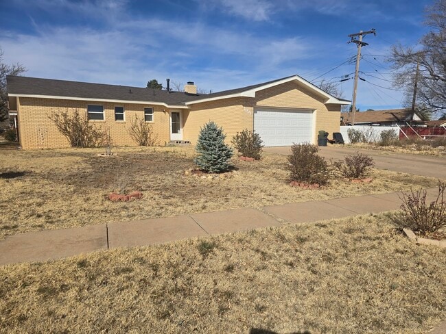 property at 1004 W Yucca Ave