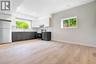 907 McKay Ave in Windsor, ON - Building Photo - Building Photo