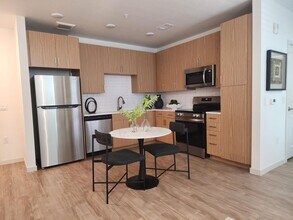 Overlook at Uplands in Westminster, CO - Foto de edificio - Building Photo