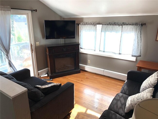 21 Pope St in Newport, RI - Building Photo - Building Photo