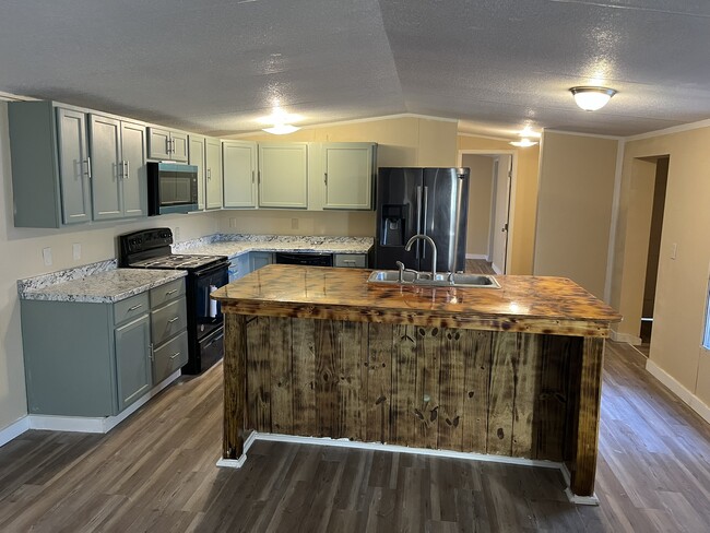 622 Squires Row in Canyon Lake, TX - Building Photo - Building Photo