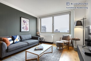 201 East 86th St in New York, NY - Building Photo