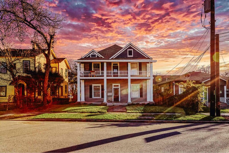 410 E Carson St in San Antonio, TX - Building Photo