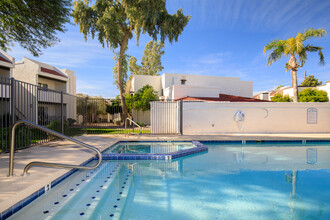 Tides on Southern in Mesa, AZ - Foto de edificio - Building Photo