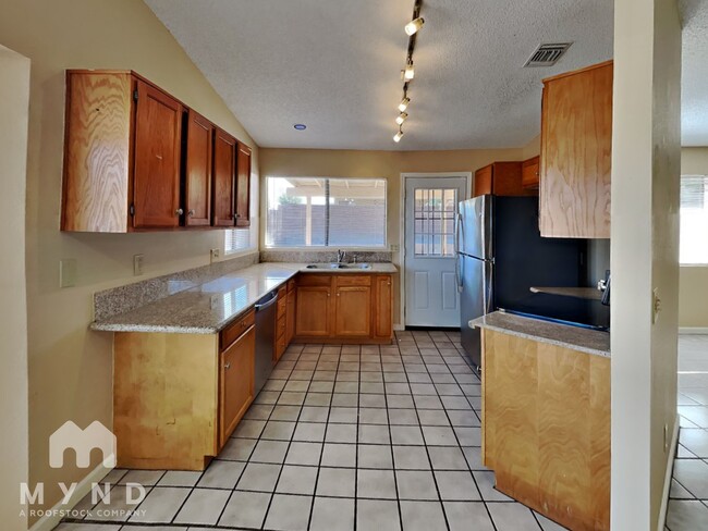 10270 E Woodhaven Ln in Tucson, AZ - Building Photo - Building Photo