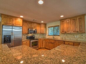420 7th St in Marble Falls, TX - Foto de edificio - Building Photo
