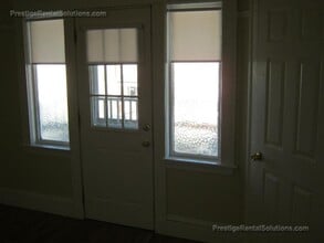 21 Roseclair St, Unit 1 in Boston, MA - Foto de edificio - Building Photo