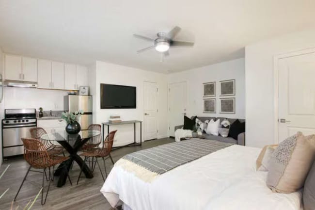 1321 E St in Sacramento, CA - Building Photo - Building Photo