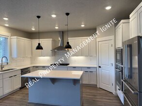 19294 SW Marshmallow Pl in Bend, OR - Building Photo - Building Photo