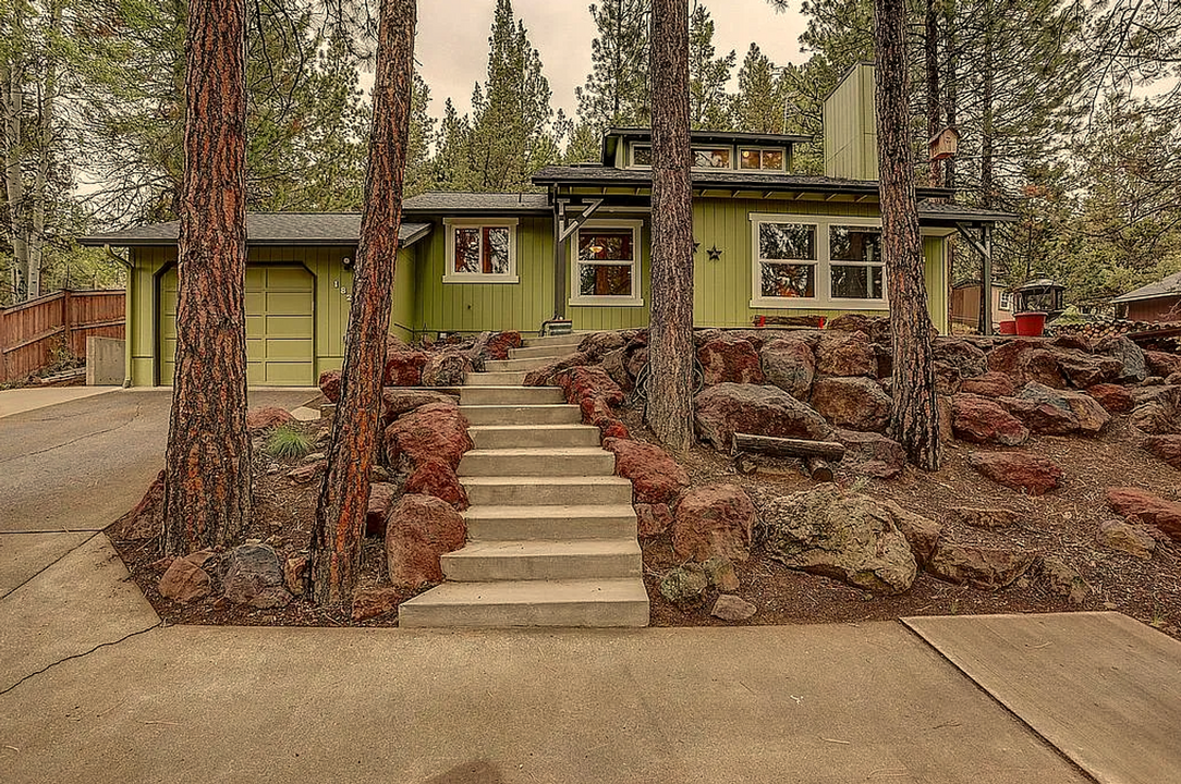 1828 SW Knoll Ave in Bend, OR - Building Photo