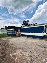 310 Paddock St in Willis, TX - Building Photo