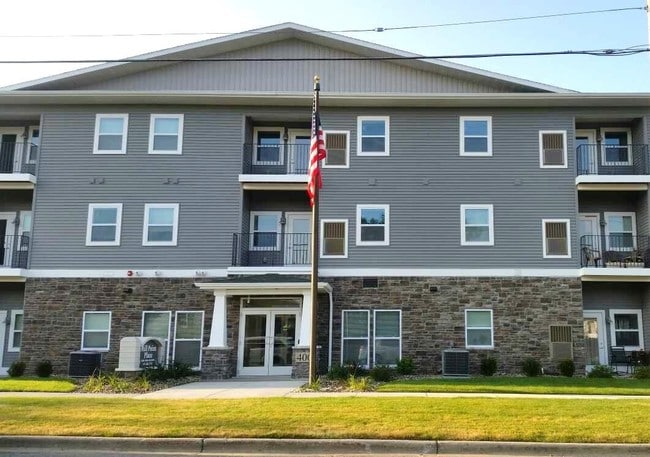 Mill Point Place Senior Living in Spring Lake, MI - Foto de edificio - Building Photo