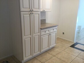 7621 Volga Dr, Unit 2 in Huntington Beach, CA - Building Photo - Building Photo