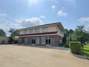 501 E Davis St in Conroe, TX - Building Photo - Building Photo