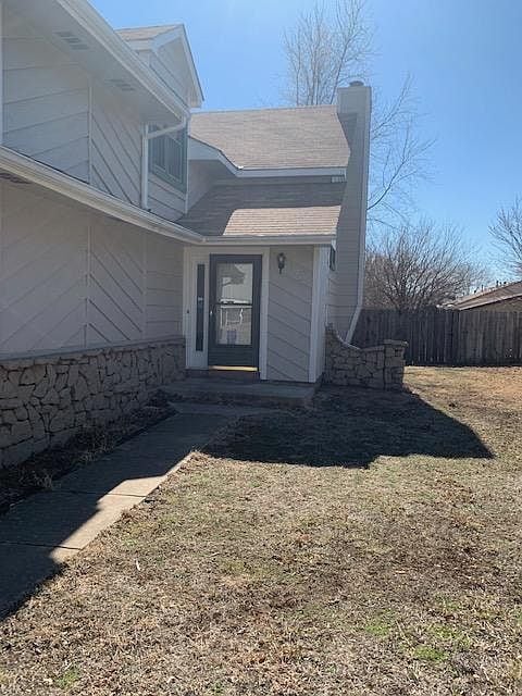 property at 1707 E Pinion Rd