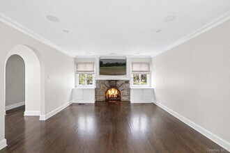44 Old Ox Rd in Manhasset, NY - Building Photo - Building Photo