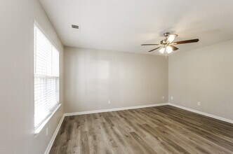 5746 Laborde Ave in Charlotte, NC - Building Photo - Building Photo