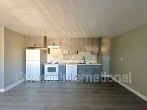 7100 S Figueroa St in Los Angeles, CA - Building Photo - Building Photo